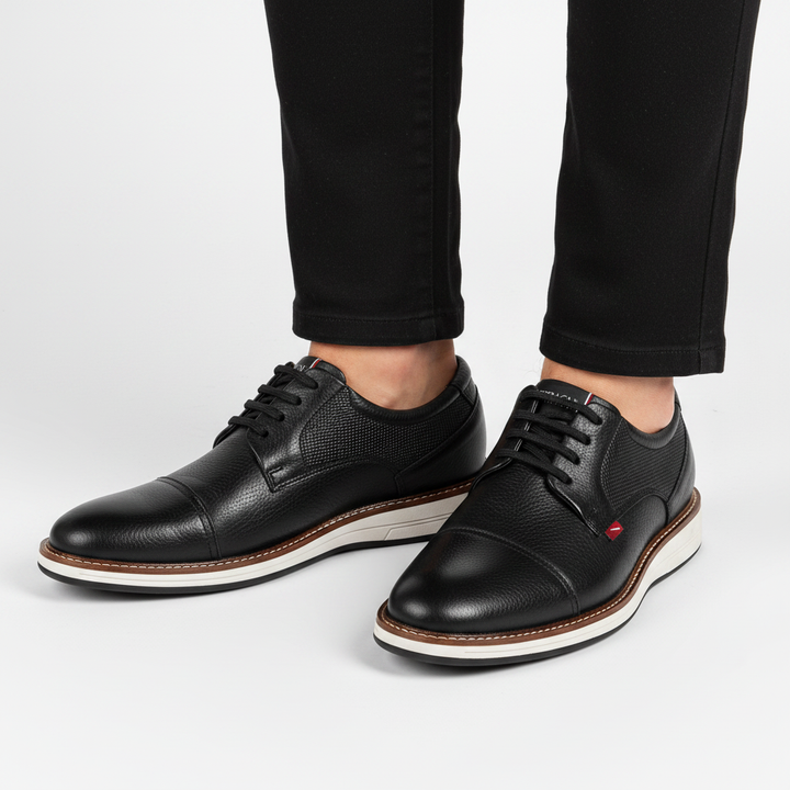 Detalle de pies con Ferracini 6151 Negro