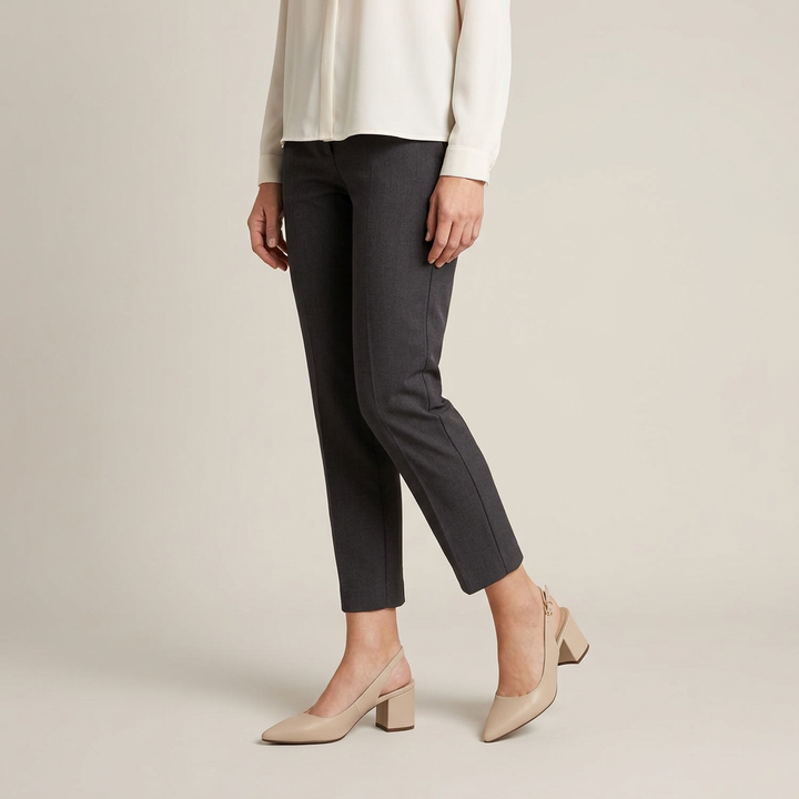 Mariotta beige con modelo de cuerpo completo