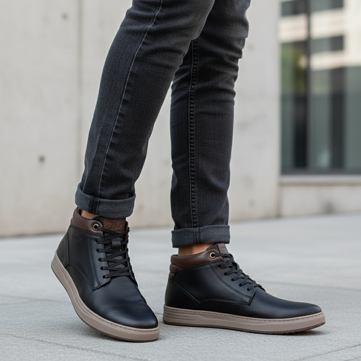 Modelo masculino con botín Calimod negro